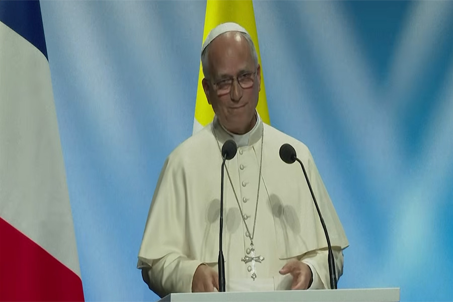 El papa defiende la paz en Europa y alerta contra el "rearme"